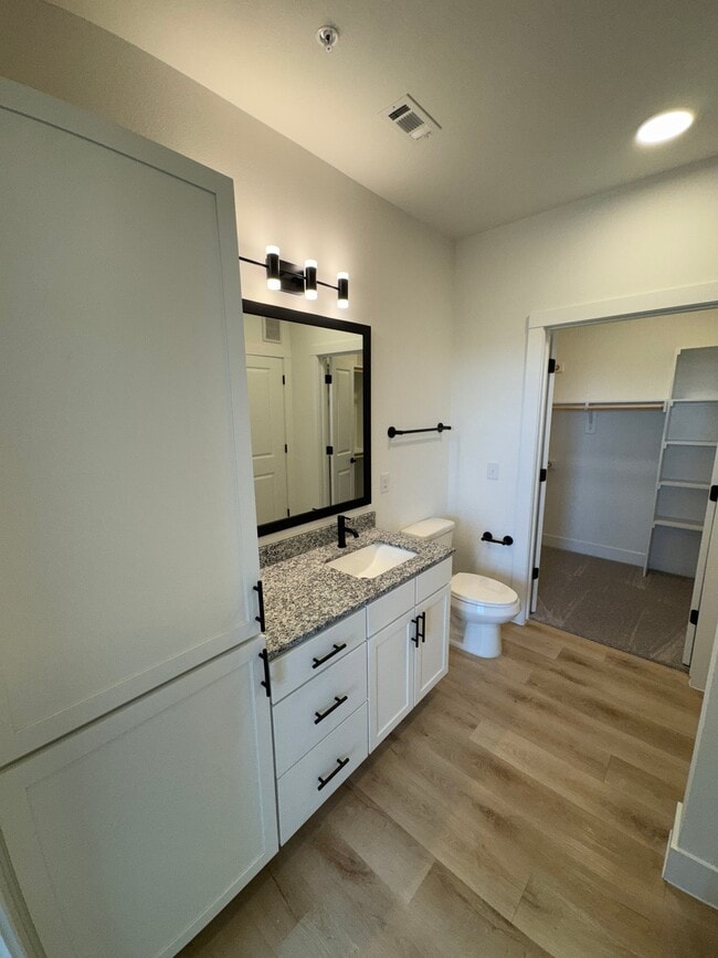 Foto del edificio - 2343 Portman Ave