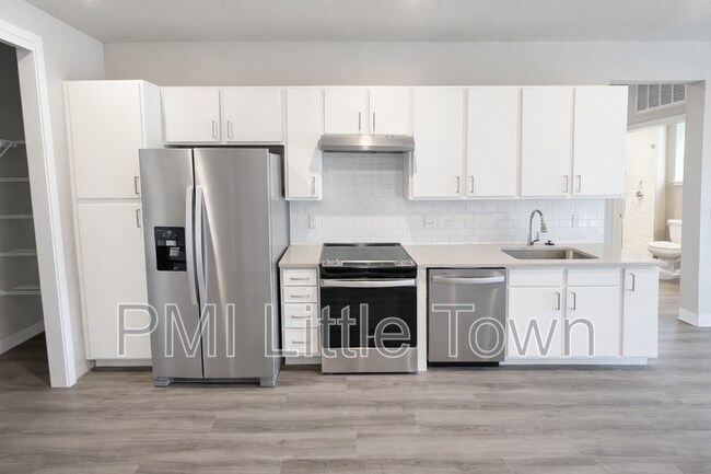 Building Photo - 12983 W Ida Ave