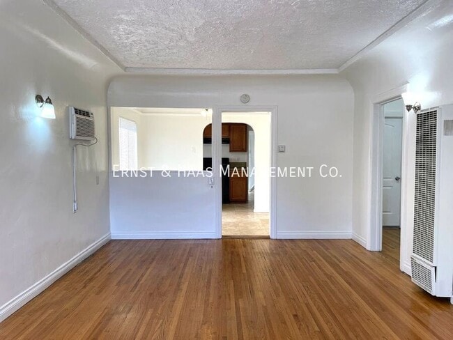 Building Photo - 1411 E Poppy St
