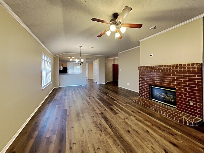 Foto del edificio - 4105 Freedom Ln
