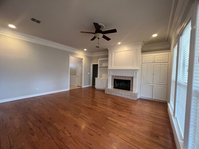 Foto del edificio - Gated Azalea Gardens Beauty!