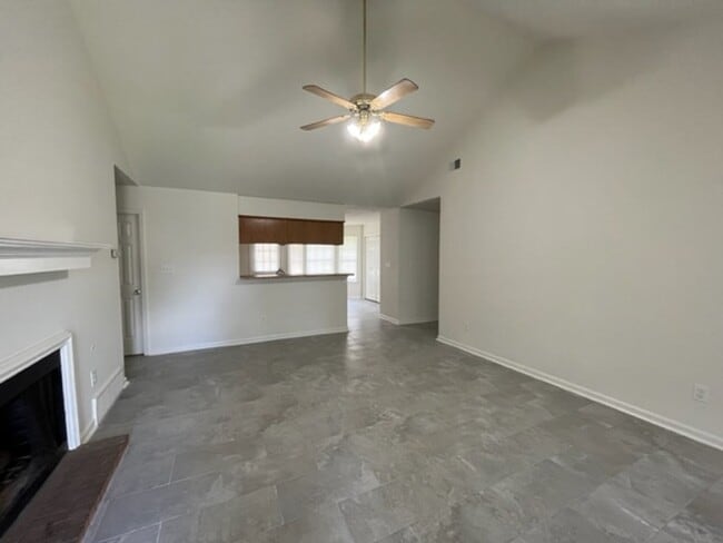 Building Photo - Renovated 3 Bedroom 2 Bath Home for Rent f...