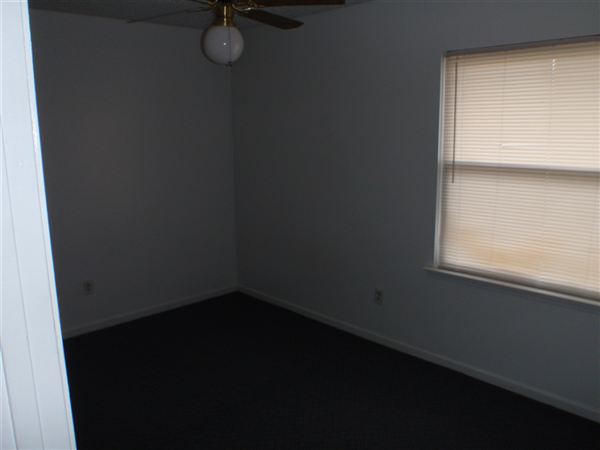 Building Photo - 4343 Oakwood Rd