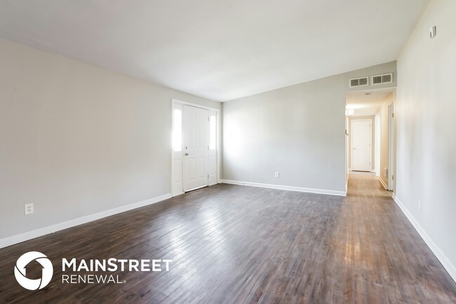 Building Photo - 6910 Woodhurst Dr