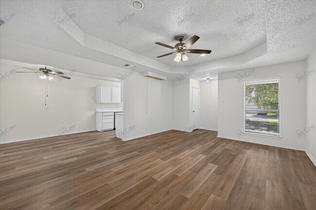 Foto del edificio - 6706 S Creek Dr