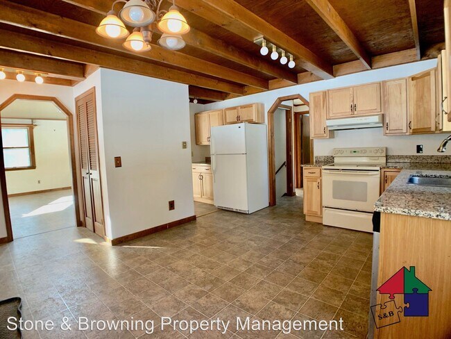 Building Photo - 3 br, 2 bath House - 74 West Rd