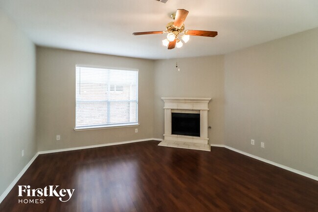 Building Photo - 7782 Park Downs Dr