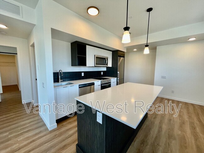 Photo du bâtiment - 401-615 Rutland Road North