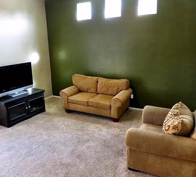 Building Photo - Your Next Home in One of Roseville’s Most Desired Neighborhoods!