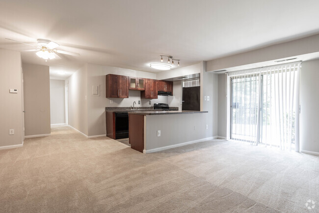 3BR, 1.5BA - 997SF - Glen Willow Apartments