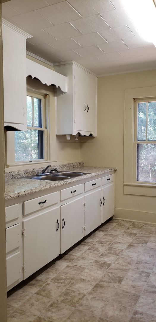 Foto del edificio - 1211 N Main St