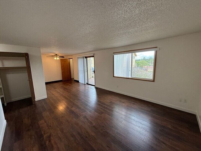 Foto del edificio - 656B Taybin Rd NW