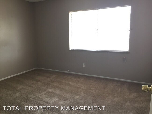 Building Photo - 4 br, 2 bath House - 405 Princess Ave