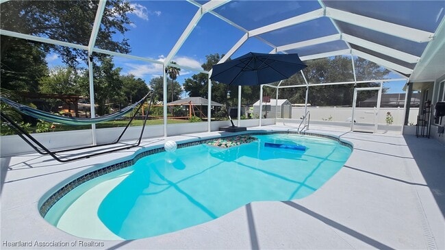 Foto del edificio - 1720 Amber Ln