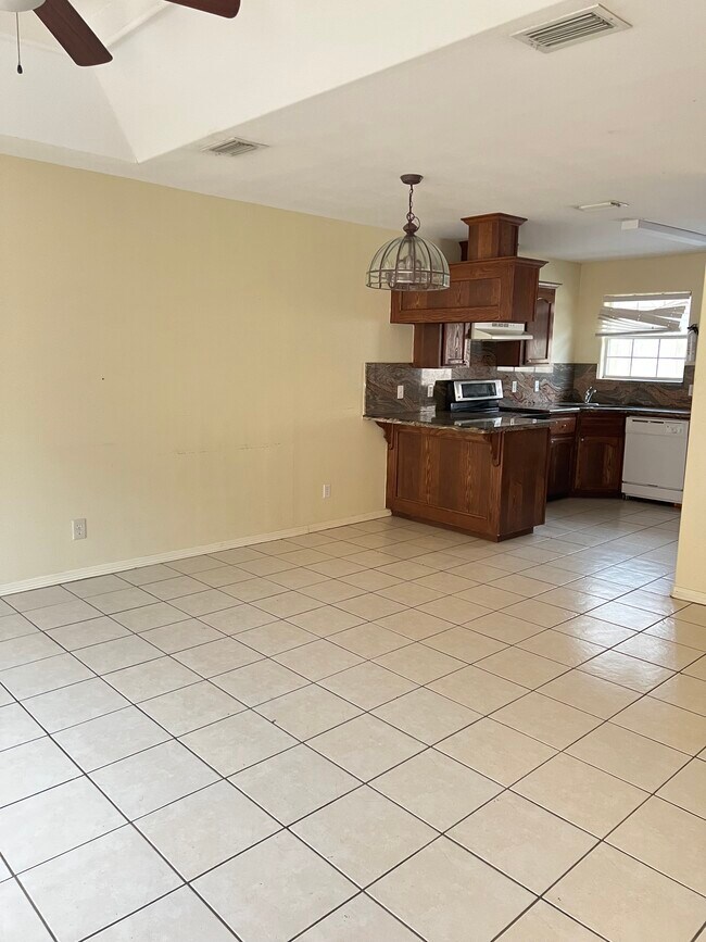 Foto del edificio - 104 S Ridge Ln