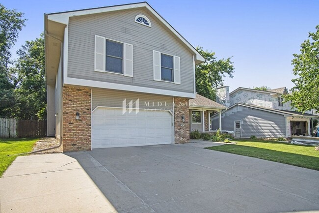 Building Photo - 4 Bedroom Papillion Home!