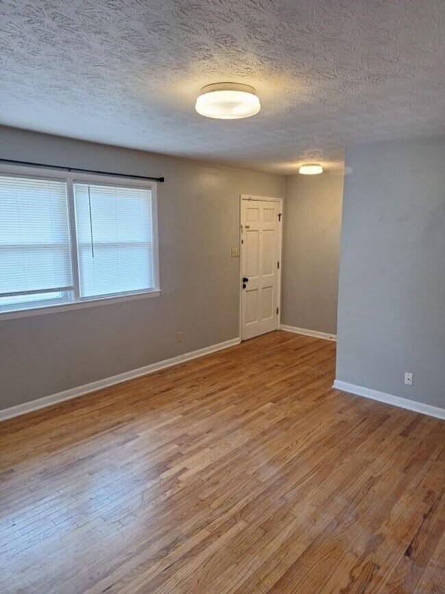Foto del edificio - 836 Ridge Rd