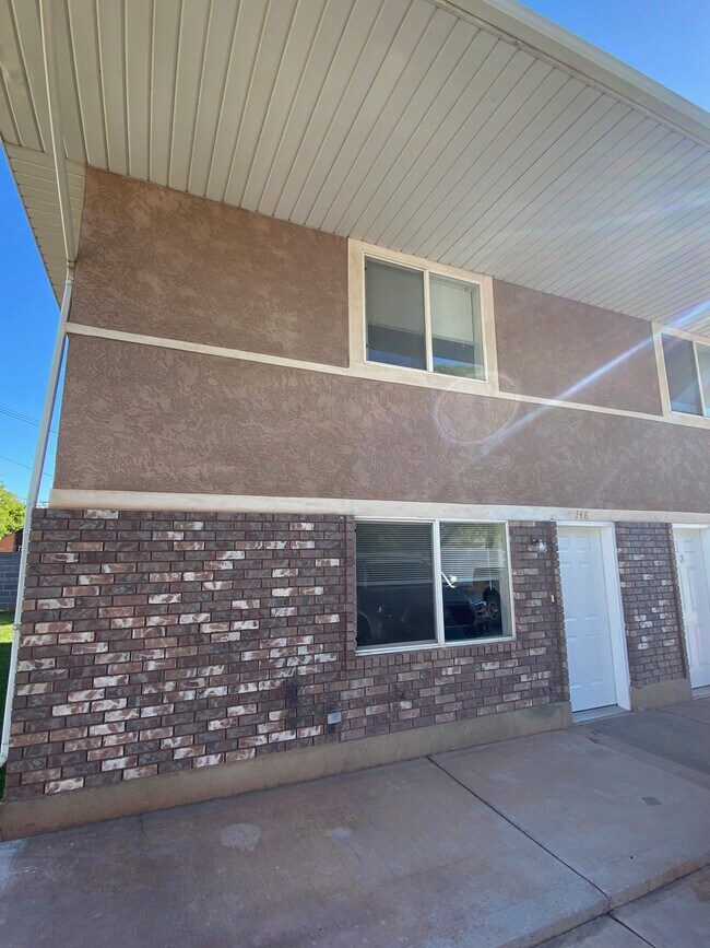 Foto del edificio - 148 W 140 S