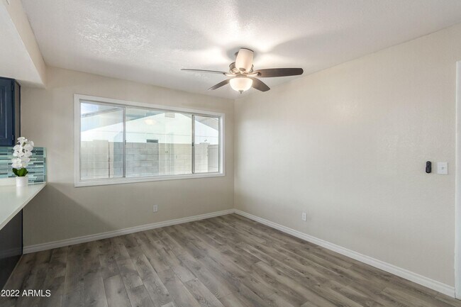 Foto del edificio - 3 Bedroom beautiful home available on April 1st in Peoria ONLY $1850.00