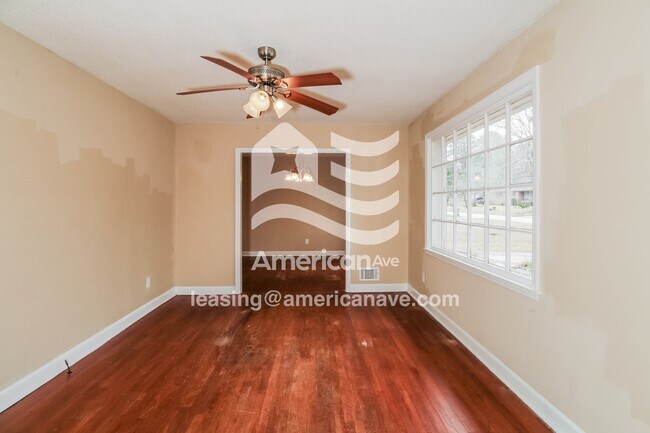 Foto del edificio - 2012 Woodtrail Dr