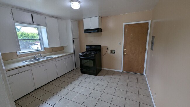 Foto del edificio - 2 Bedroom 1 Bath Apartment Home