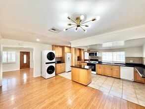 Building Photo - 5138 W 141st St