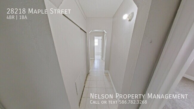 Foto del edificio - 28218 Maple St