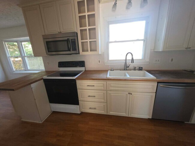 Building Photo - 5700 Nassau Dr