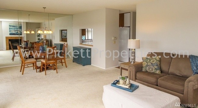 Building Photo - 3129 Sahali Dr