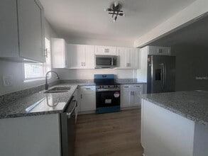 Building Photo - 1353 Lakeview Rd