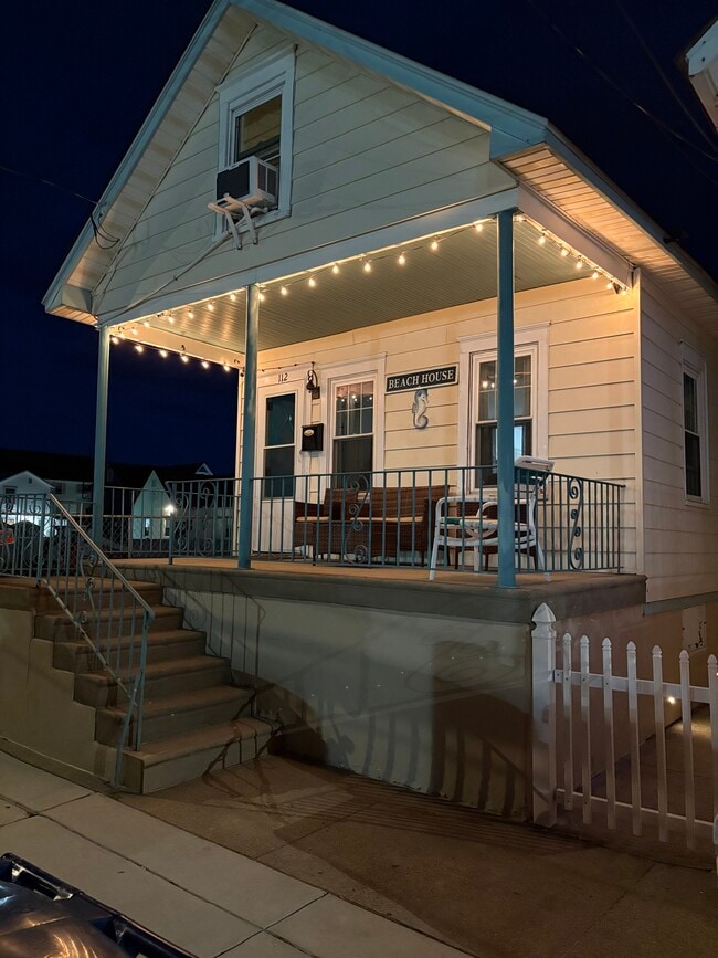 Building Photo - 112 E Taylor Ave