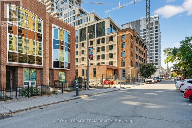 Building Photo - 150 York St
