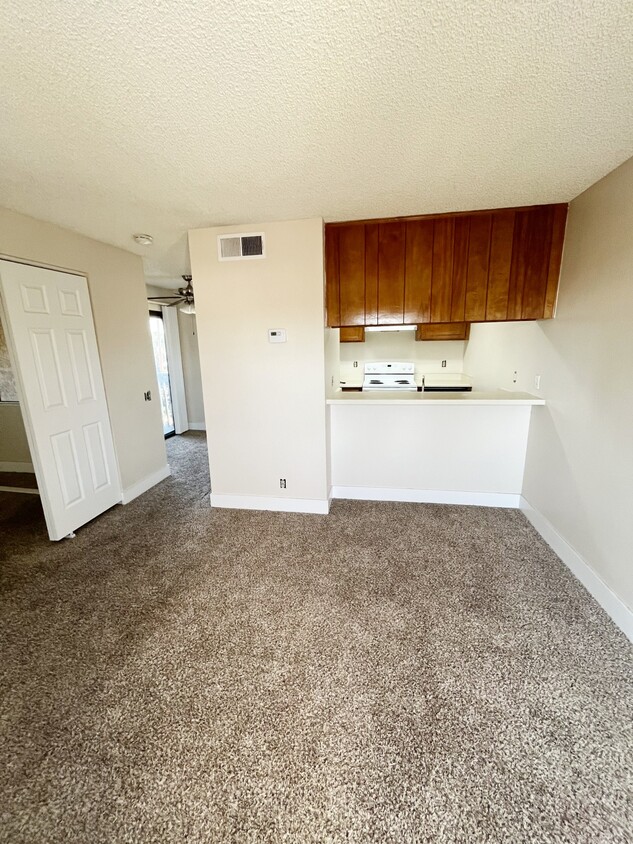 Primary Photo - 360 N San Antonio Ave