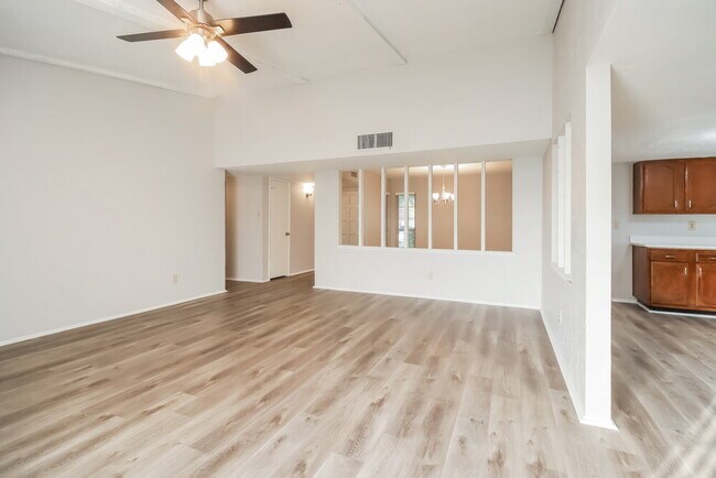 Foto del edificio - 6310 W Ridgecreek Dr