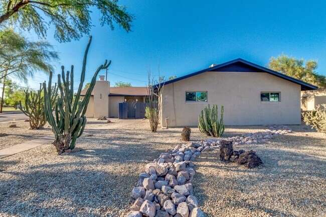 Building Photo - 4 Bedroom, 3 Baths, includes 2 Master Suites Just 1-Mile from ASU