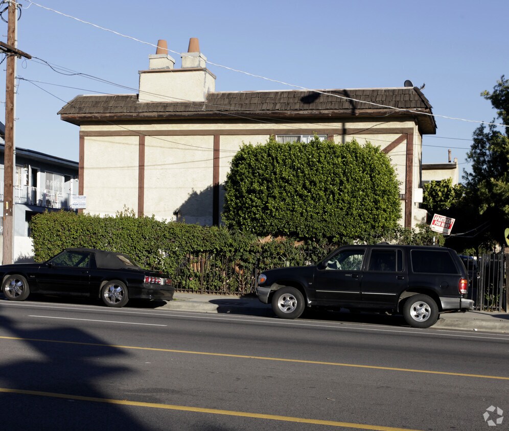 Primary Photo - 6928 Laurel Canyon Blvd