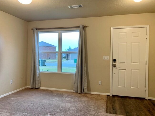 Foto del edificio - 7851 Bridgegate Ave