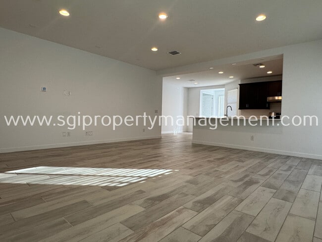 Foto del edificio - 16949 W Evergreen Rd