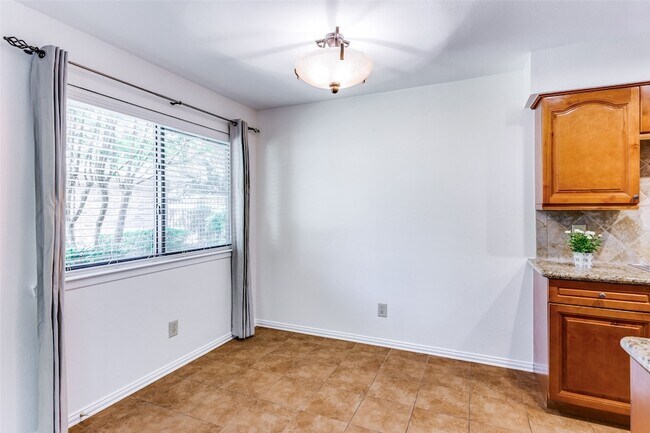 Foto del edificio - 5765 Cedar Creek Dr