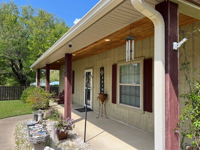 Building Photo - 201 Patrice Cir