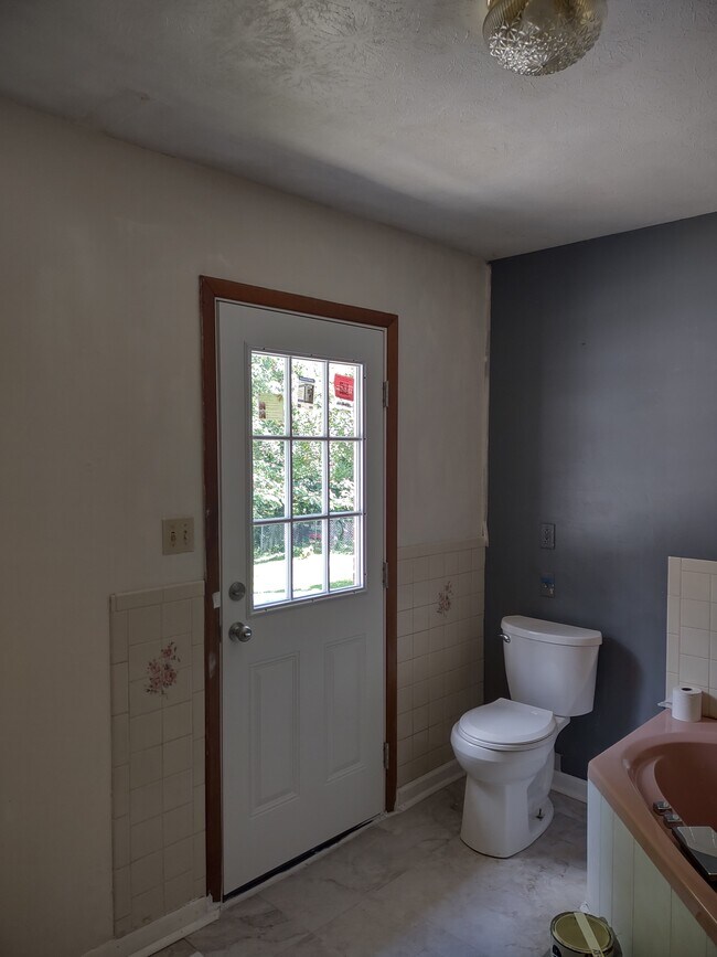 Building Photo - 824 Alma Ln