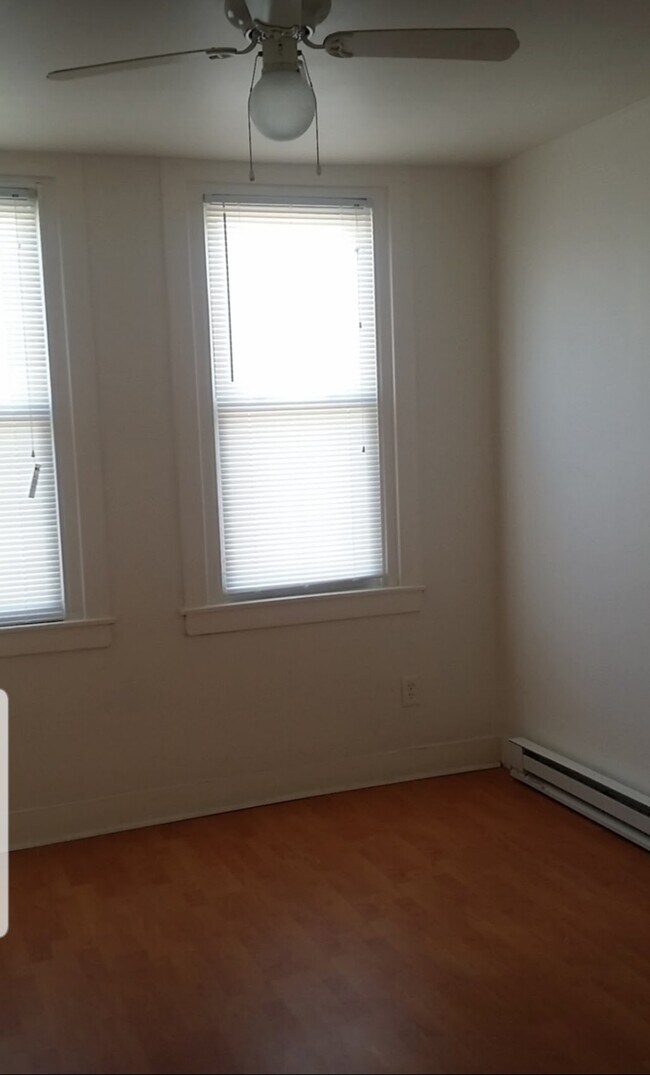 Building Photo - 2031 S 68th St