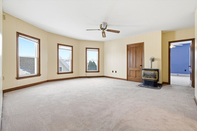 Building Photo - 135 Sagamore St