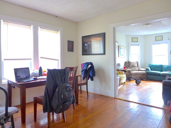 Building Photo - 125 Brook Ave
