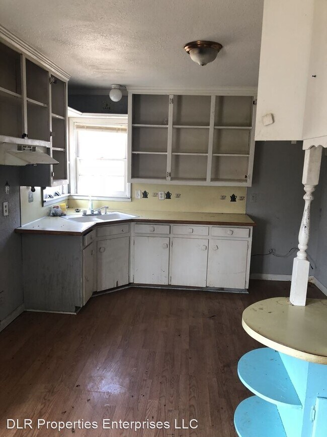 Building Photo - 3 br, 1 bath House - 4926 N. Garrison Pl.