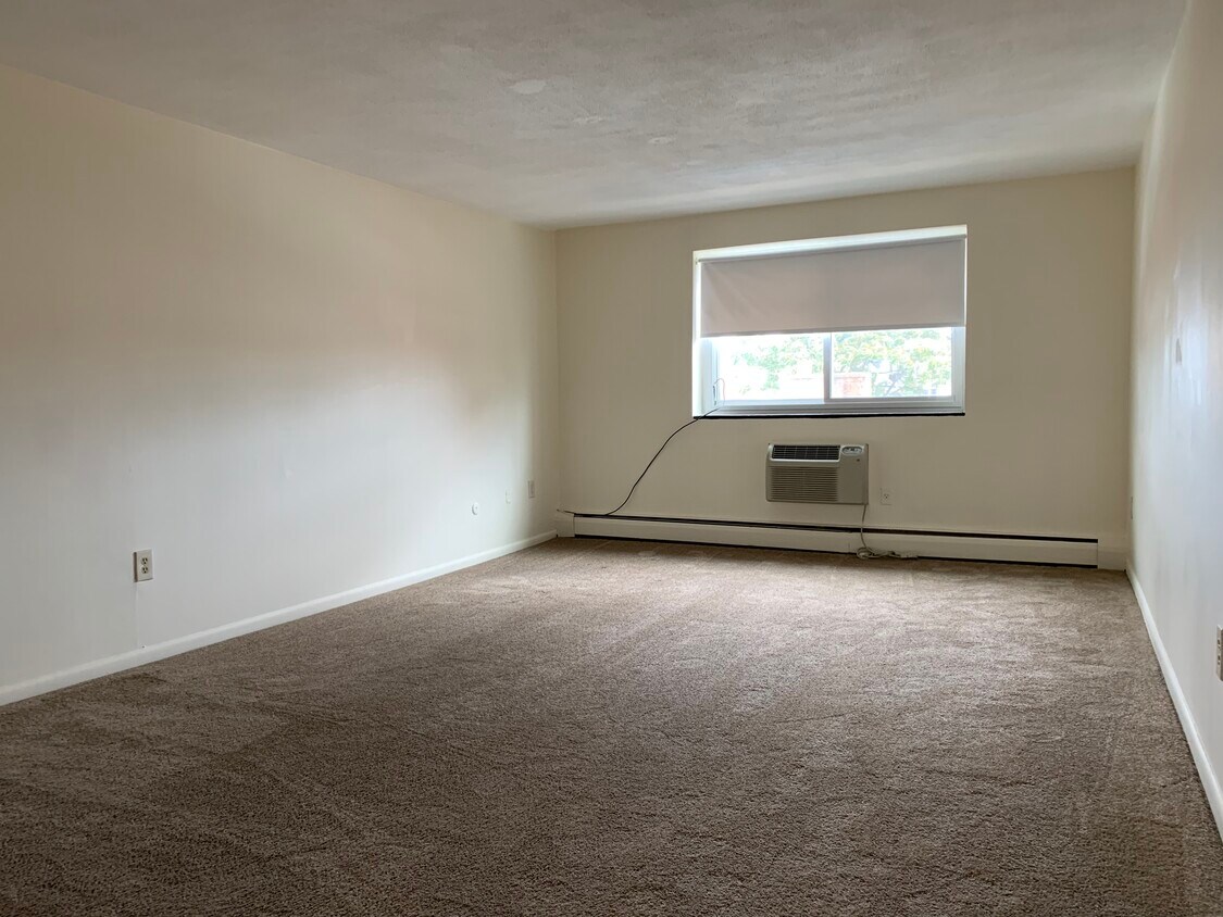Living room - 154 Main St
