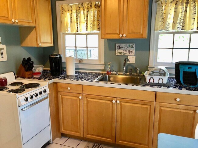 Building Photo - 1 Bedroom 1 Bath Cottage in Historic Distr...