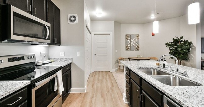 Foto del edificio - The Venue at Werner Park Apartments