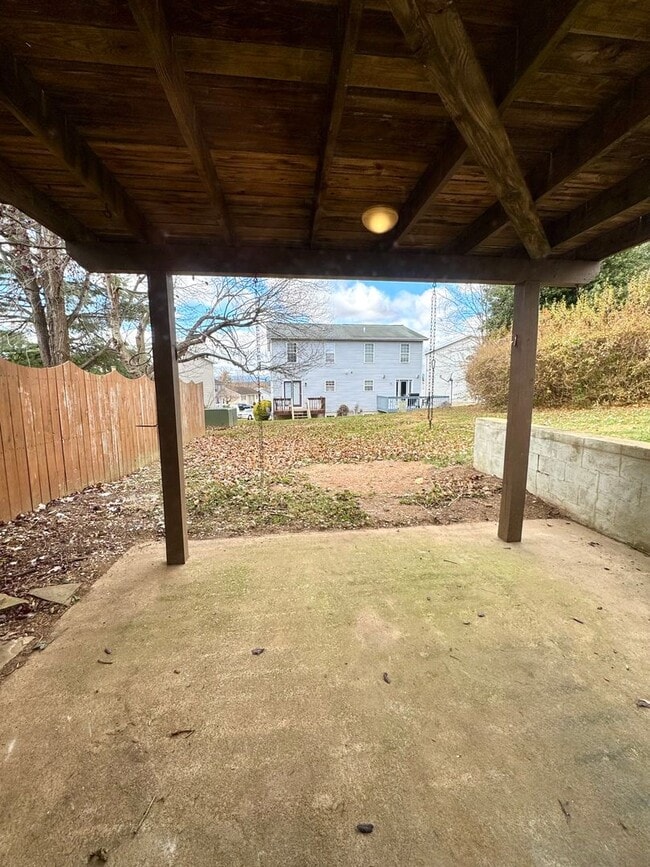 Building Photo - Townhouse for Rent