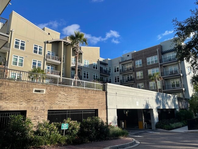 Building Photo - 145 Pier View St